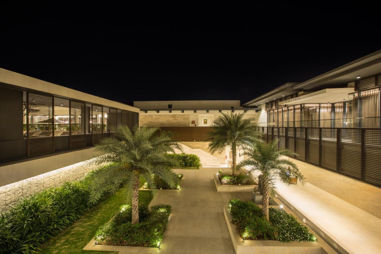 Blvd Club - Near Bengaluru Airport Hotel Settahalasur Exterior photo